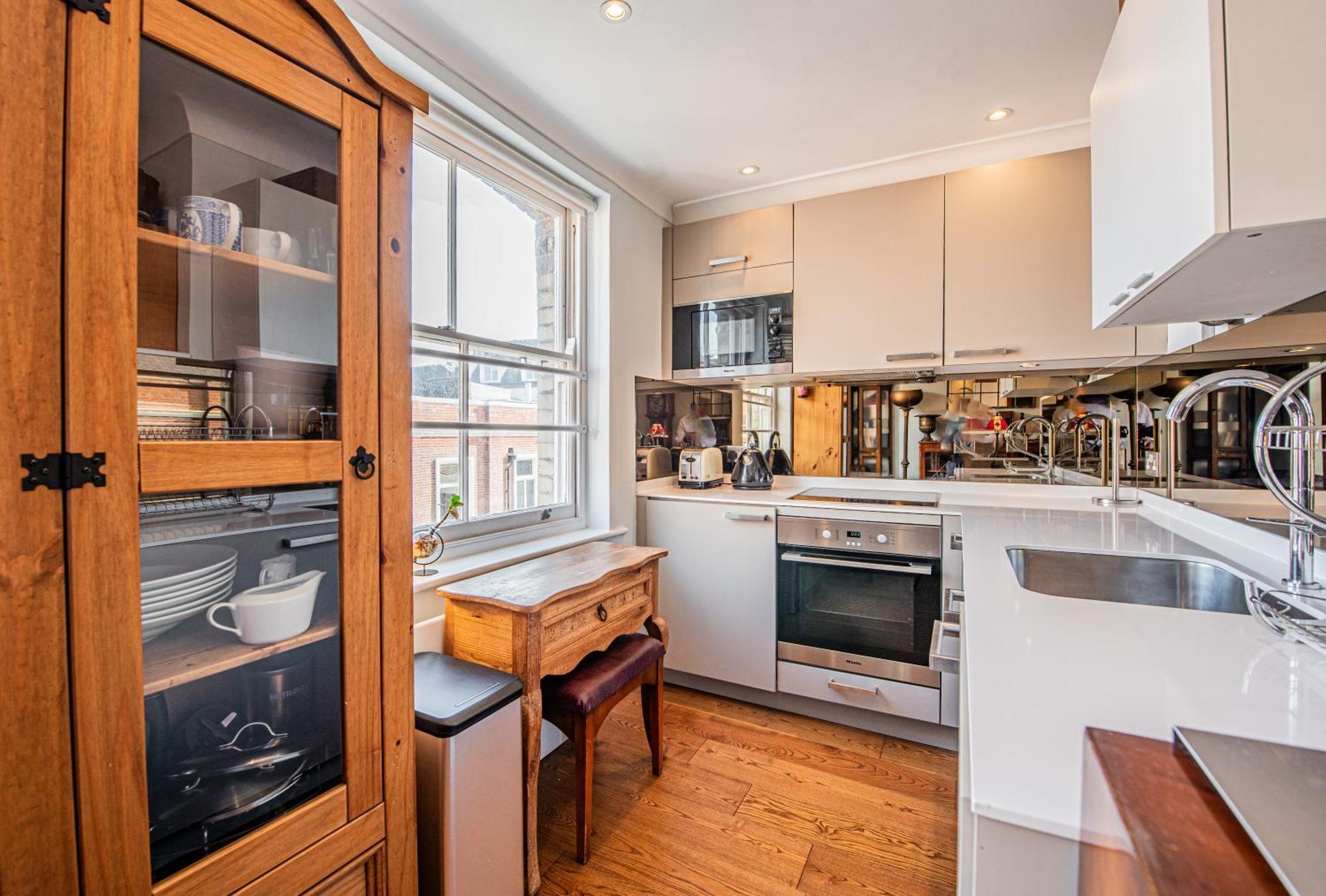 Stylish 1-Bed Flat In Soho - Prime Central London Exterior foto